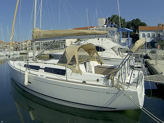 Bareboat Sail boat Dufour 335 GL Lara - Dettagli