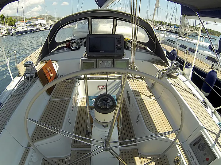 Grand Soleil 46.3 - GPS Plotter in cockpit